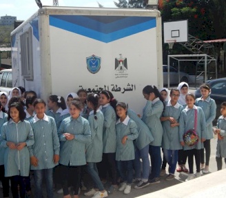 مجموعة شبابية مقدسية من مؤسسة ACT تطلع على تجربة الشرطة المجتمعية في محافظة طولكرم