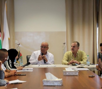 مجموعة أهل لتعزيز السلم الأهلي تنظم مسائلة لبلدية العيزرية جنوب شرق القدس