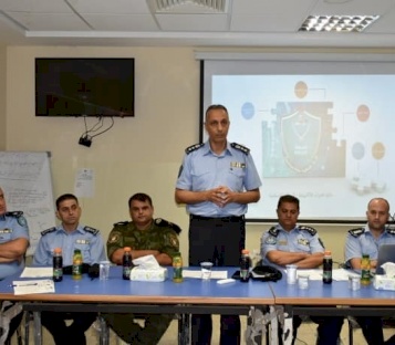 ورشة عمل بعنوان (الحفاظ على مسرح الجريمة وتحقيق العدالة الجنائية ) لمنتسبي المؤسسة الأمنية في قاعة قيادة الأمن الوطني في مدينة قلقيلية