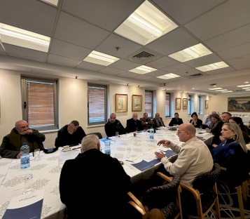 مؤسسة ACT تعقد جلسة حوار مجتمعي لمناقشة مبادرة الحد من العنف المدرسي في القدس