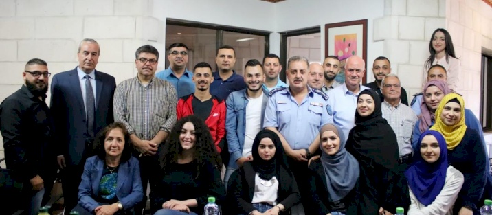 The youth group of northeast Jerusalem holds a meeting with the Palestinian police and the administration of Act conflict resolution